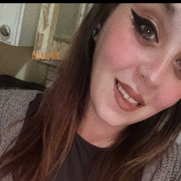 Meet your Posher, Nicolle - Picture 2 of 2